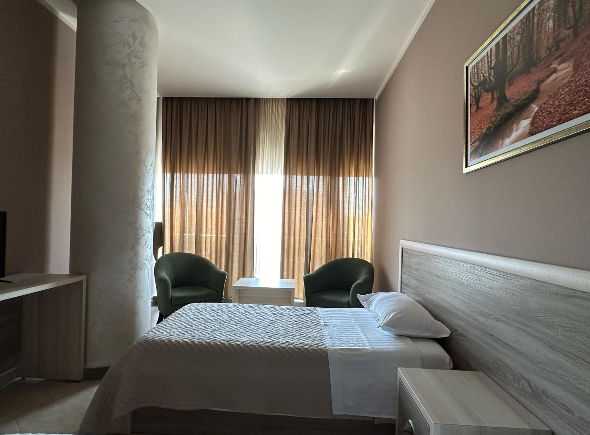 Hotel Terminal Tirana Bregu i Lumit Exterior foto